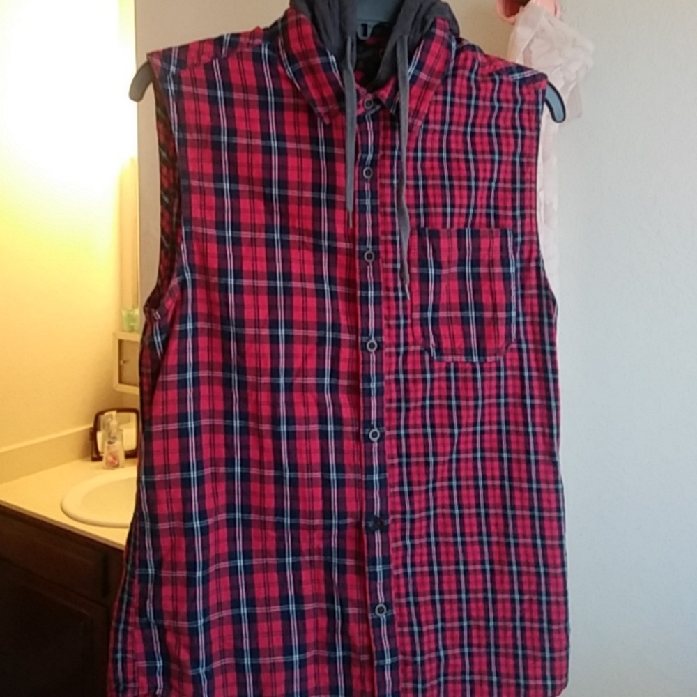 Sleeveless button down shirt